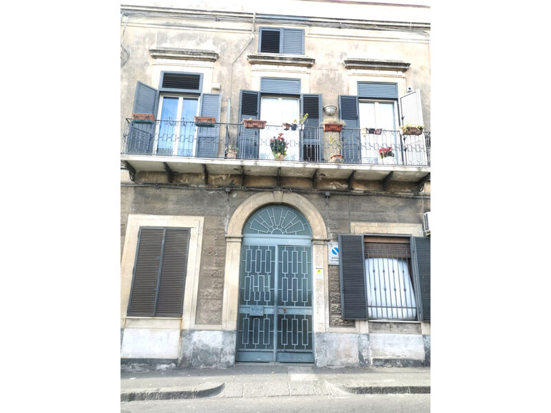 Catania, Via Del Bosco (Barriera), appartamento vani 3 con giardino