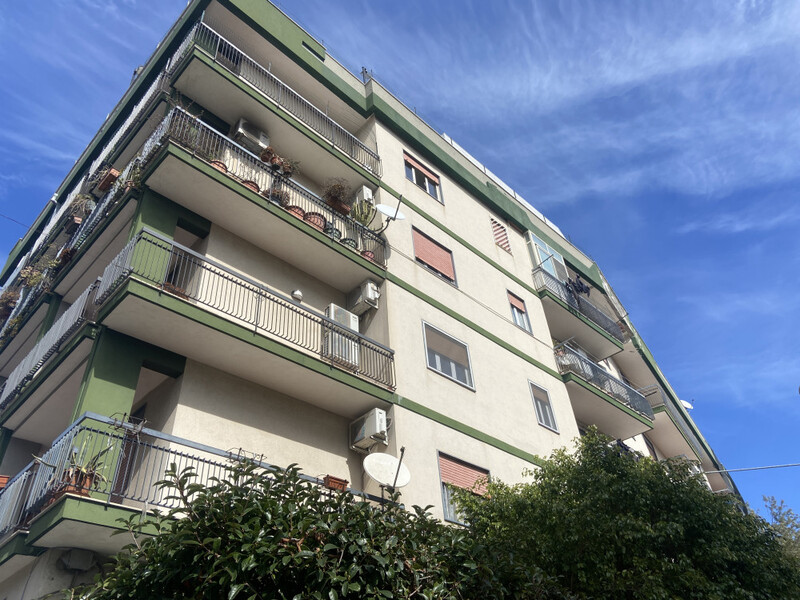 Catania Via Vagliasindi, appartamento vani 6,5 con terrazzo