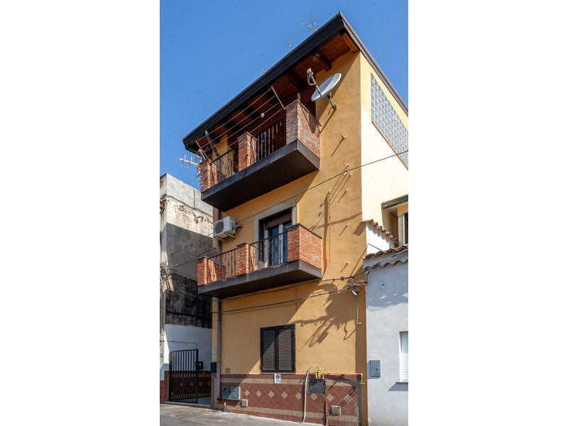 Catania San Nullo, appartamento ristrutturato su due livelli con terrazzo