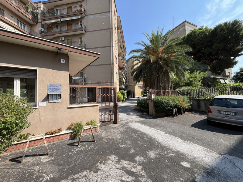 Catania, Vulcania appartamento vani 5 più accessori con garage e cantina